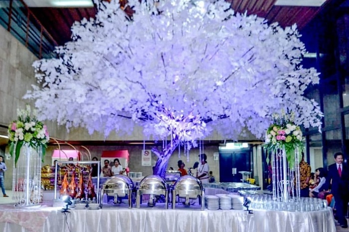 tiga_dara_Pohon Raksasa_Dekorasi Pohon Maple Putih